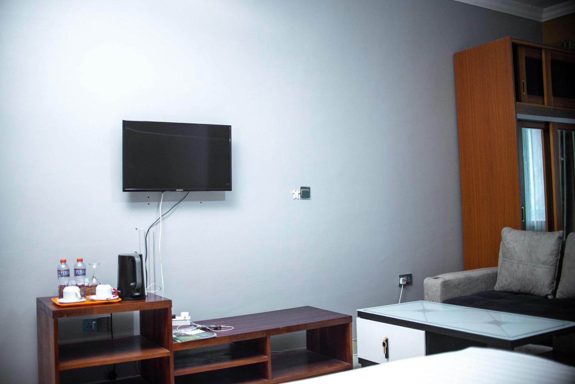 Triple Hill Hotel Weija 外观 照片