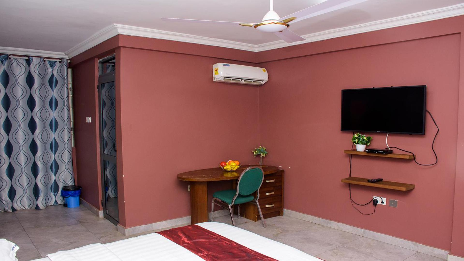 Triple Hill Hotel Weija 外观 照片