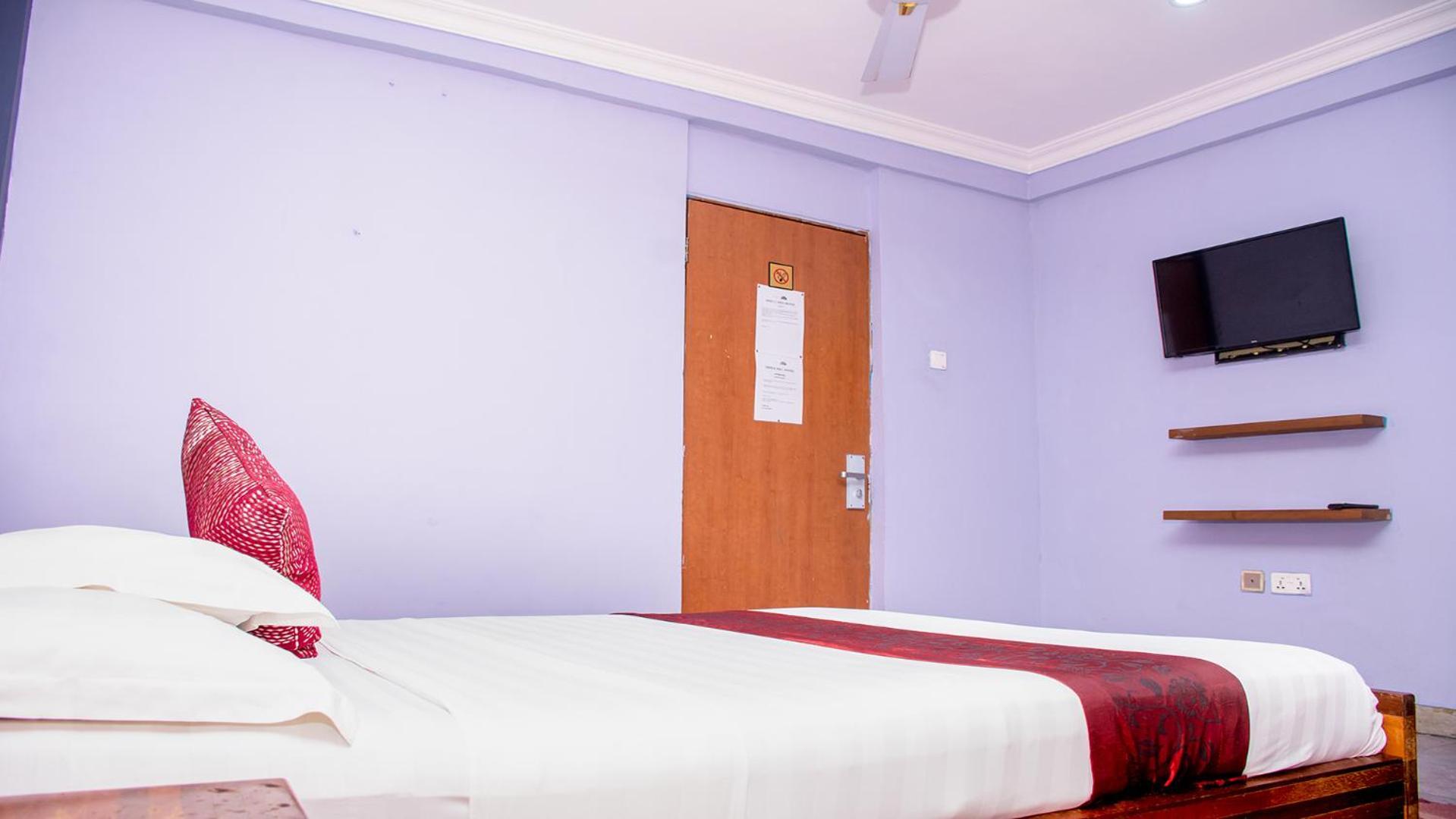 Triple Hill Hotel Weija 外观 照片