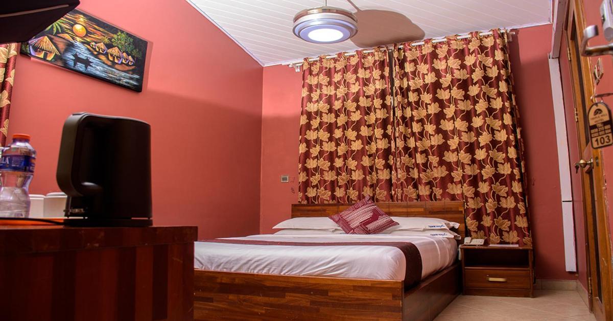 Triple Hill Hotel Weija 外观 照片