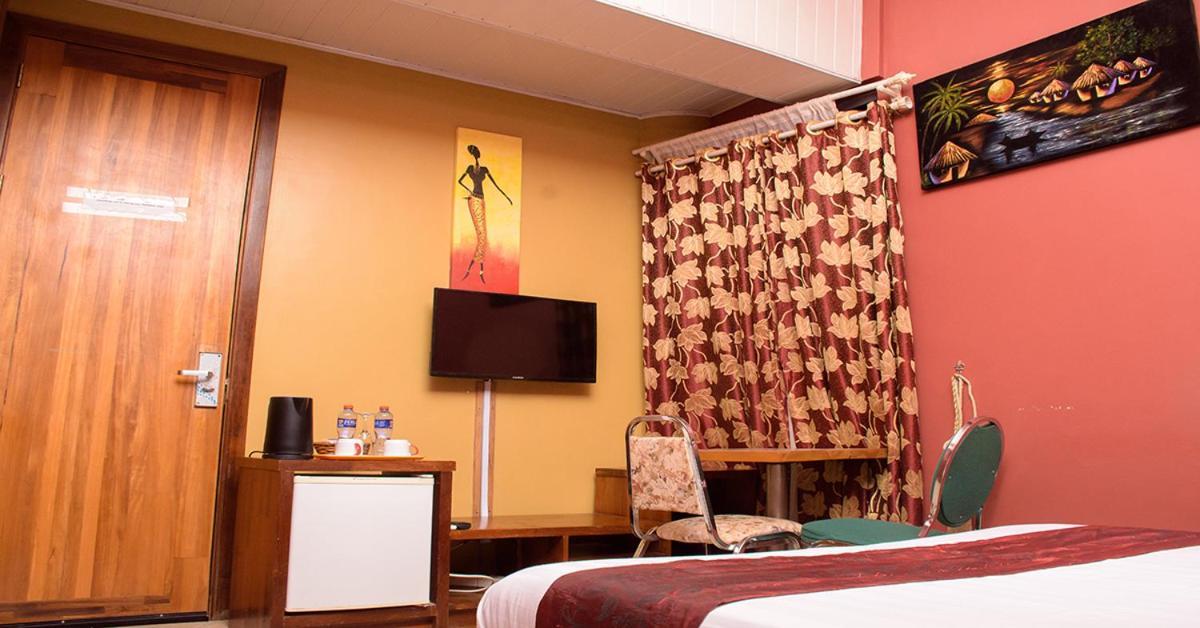 Triple Hill Hotel Weija 外观 照片