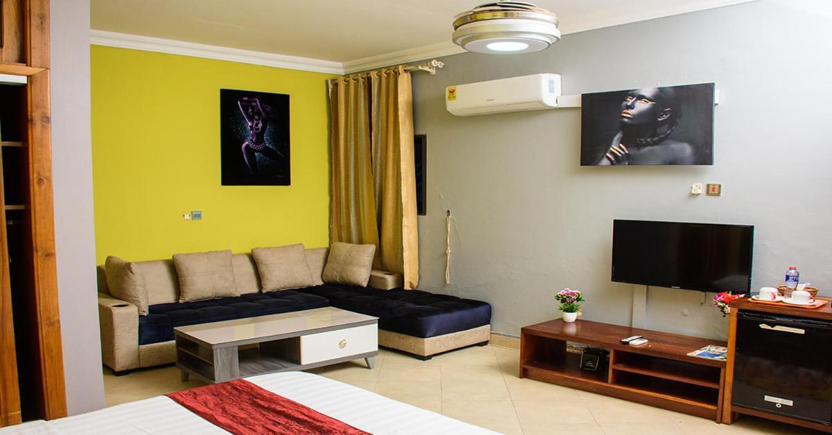 Triple Hill Hotel Weija 外观 照片
