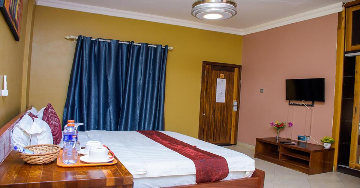 Triple Hill Hotel Weija 外观 照片