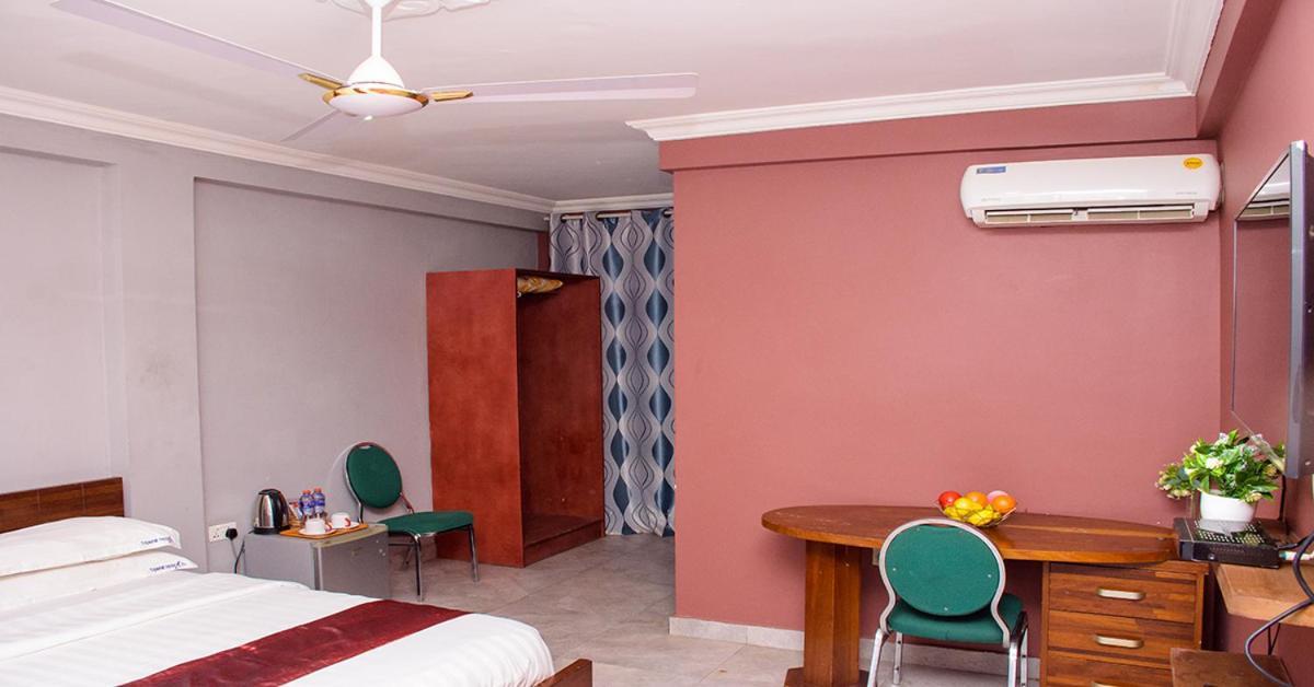 Triple Hill Hotel Weija 外观 照片