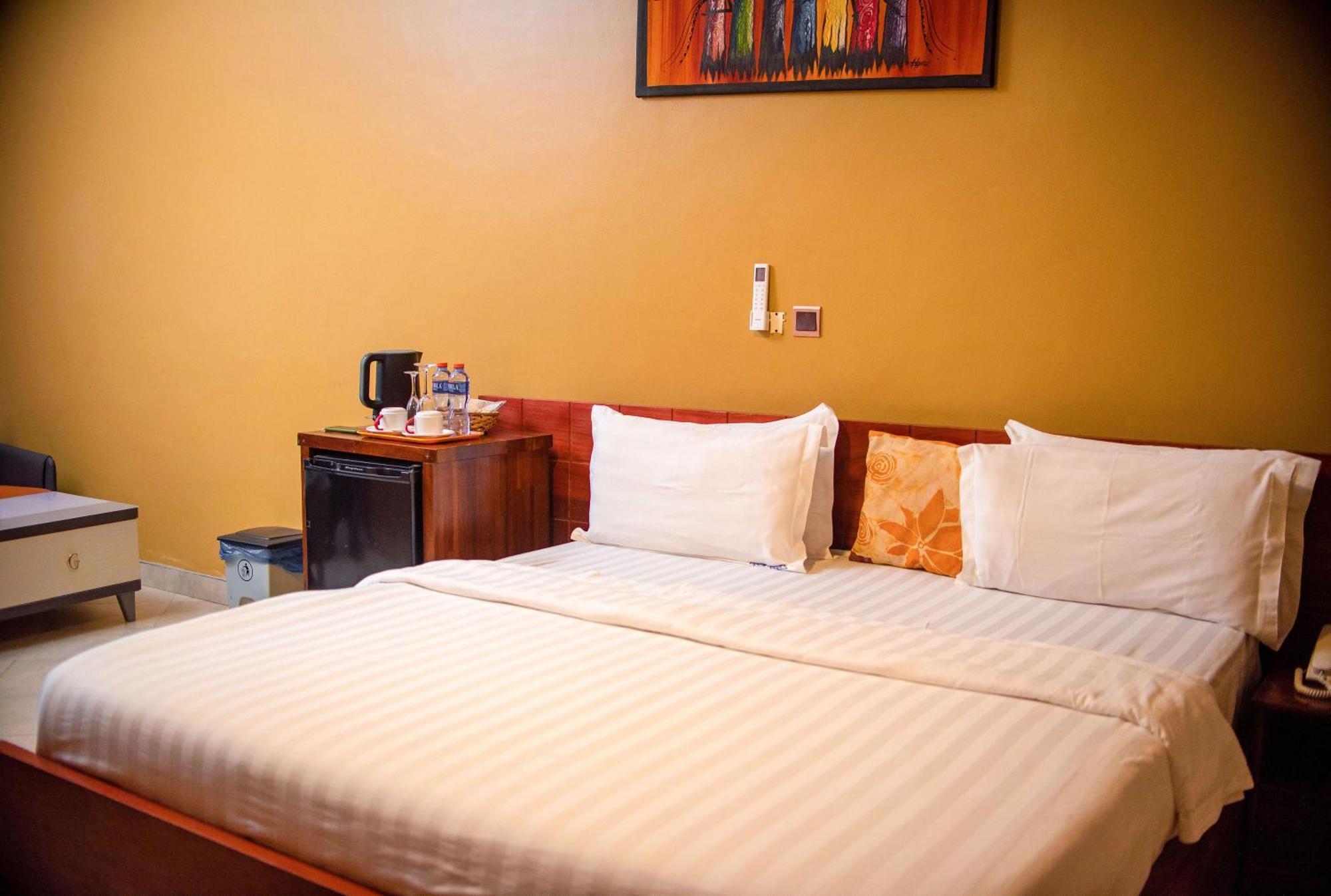 Triple Hill Hotel Weija 外观 照片