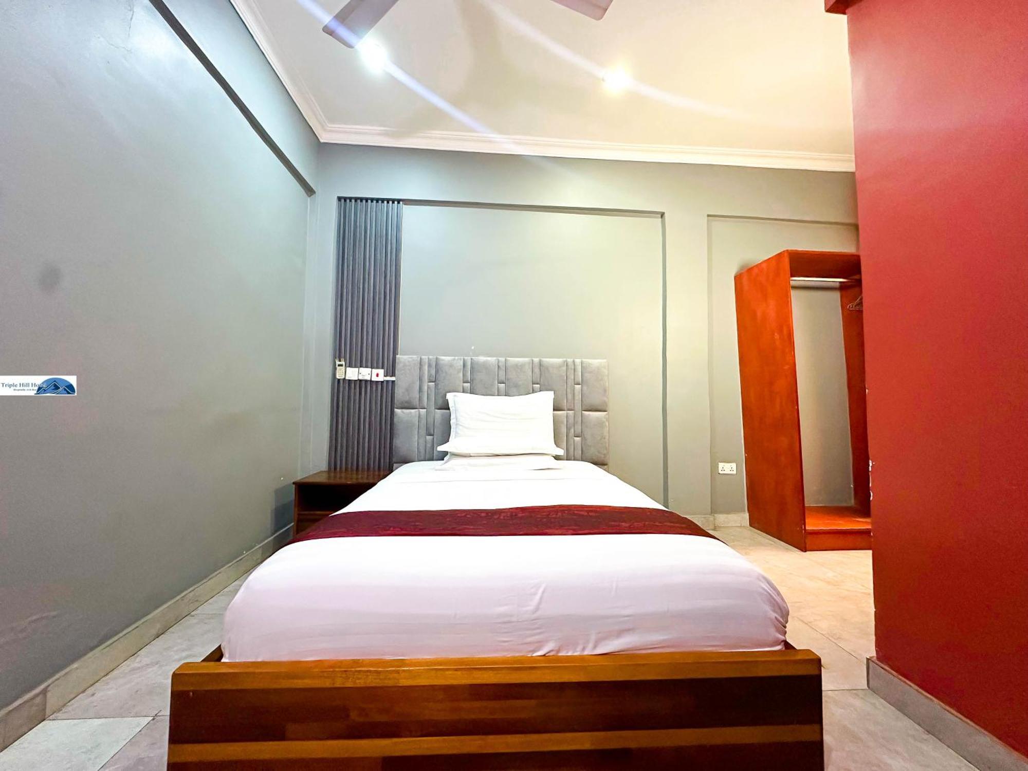 Triple Hill Hotel Weija 外观 照片