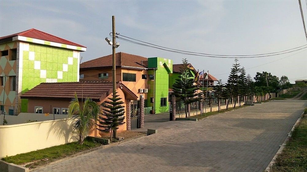 Triple Hill Hotel Weija 外观 照片